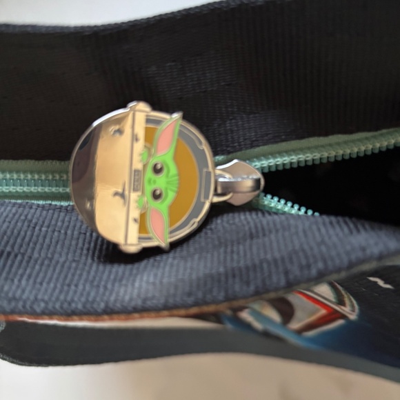 Harveys The Mandalorian Tote - Picture 5 of 5